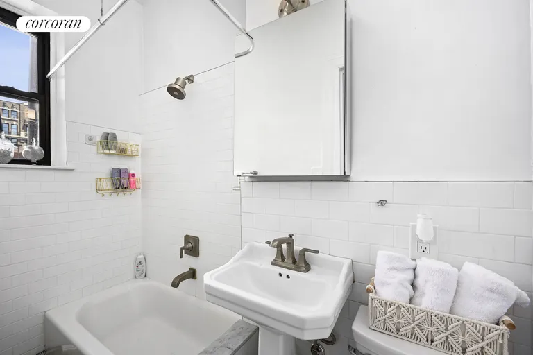 New York City Real Estate | View 615 West 113th Street, 46 | Full Bathroom | View 5