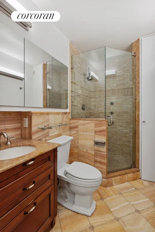 New York City Real Estate | View 16 Sutton Place, 2A | Primary Bathroom | View 8