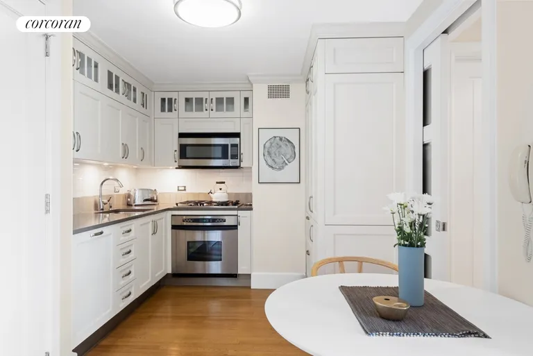 New York City Real Estate | View 27 West 72nd Street, 1008 | room 2 | View 3
