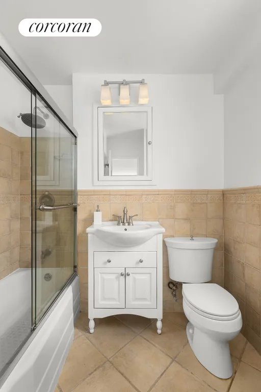 New York City Real Estate | View 200 East 74th Street, 6B | Primary Bathroom | View 7