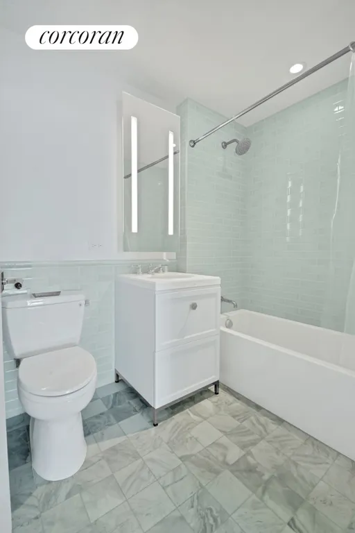 New York City Real Estate | View 389 East 89th Street, 31B | Full Bathroom | View 9