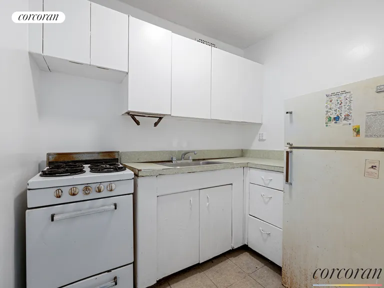 New York City Real Estate | View 185 Hall Street, 910 | Kitchen | View 7