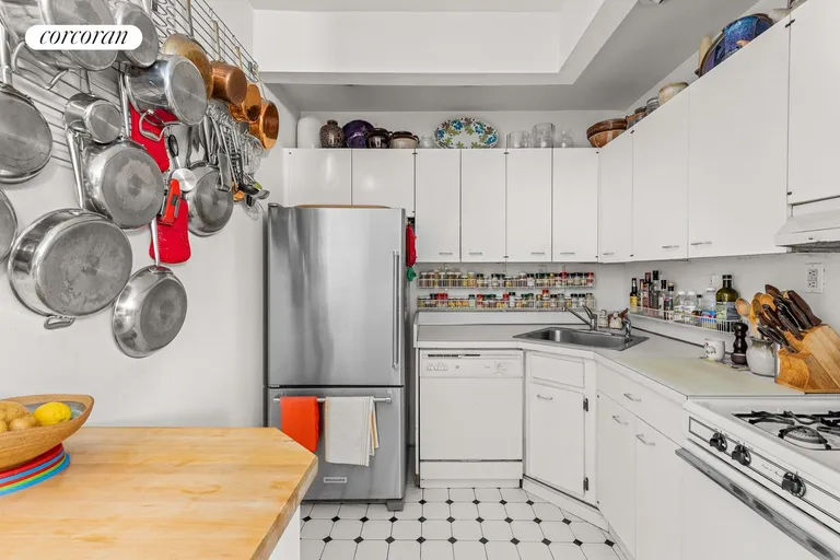 New York City Real Estate | View 101 West 81st Street, 615/616 | Kitchen | View 9