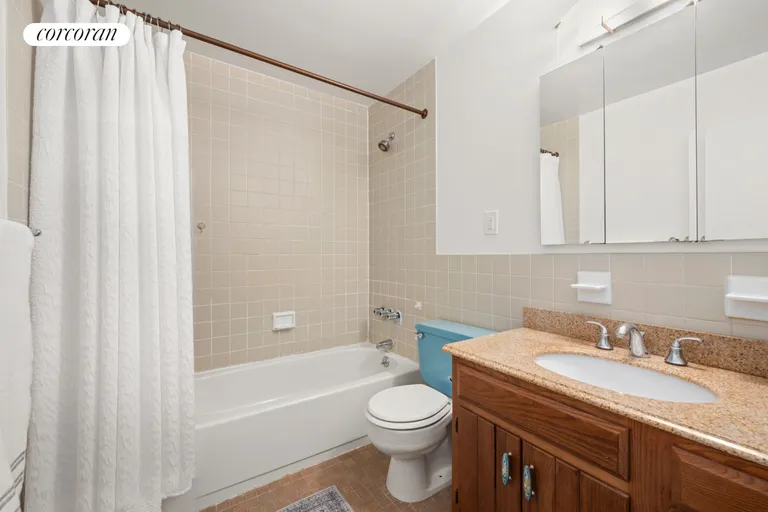 New York City Real Estate | View 529 West 42Nd Street, 7L | Primary Bathroom | View 10
