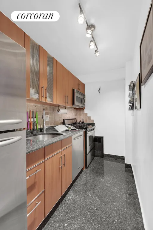 New York City Real Estate | View 175 West 12th Street, 2H | room 2 | View 3