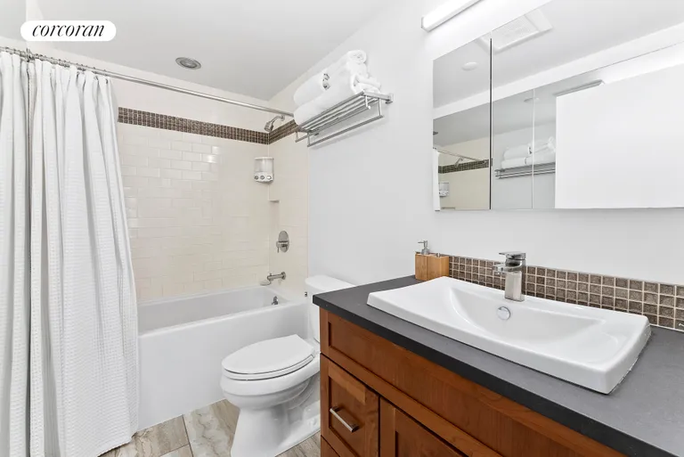 New York City Real Estate | View 312 East 22Nd Street, 4A | Full Bathroom | View 8