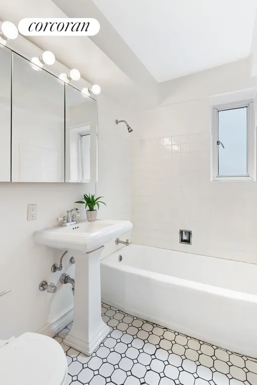 New York City Real Estate | View 799 Park Avenue, 2D | Bathroom | View 8