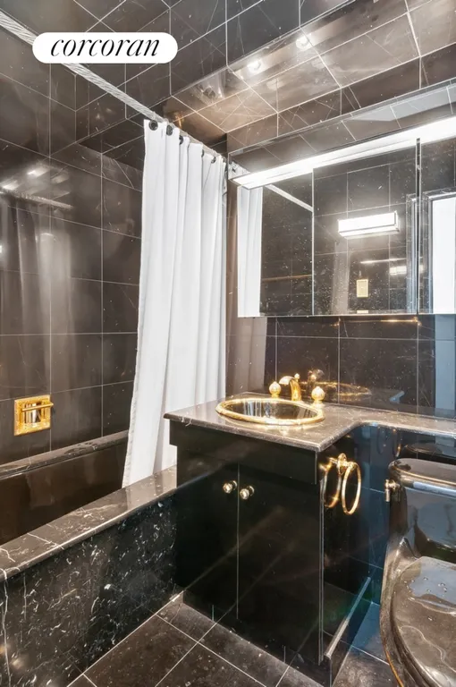 New York City Real Estate | View 340 East 64th Street, 31B | Full Bathroom | View 10