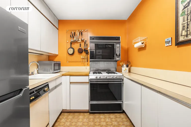 New York City Real Estate | View 315 West 70th Street, 4G | Kitchen | View 3