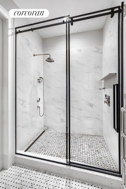 New York City Real Estate | View 525 Park Avenue, 5C | Full Bathroom | View 8