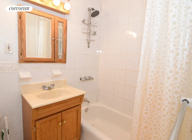 New York City Real Estate | View 234 East 14th Street, 4C | Full Bathroom | View 4