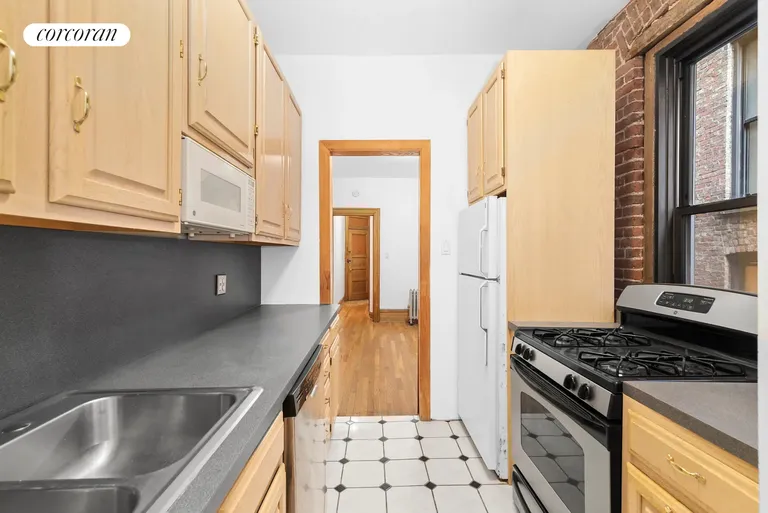 New York City Real Estate | View 161 East 81st Street, 4E | room 2 | View 3