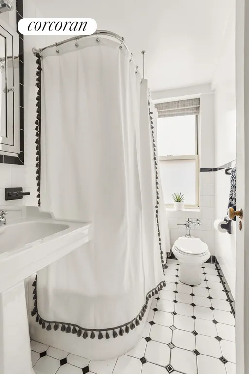 New York City Real Estate | View 414 East 52nd Street, 8B | Full Bathroom | View 5