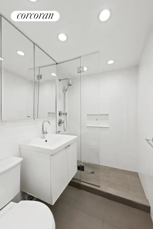 New York City Real Estate | View 301 East 66th Street, 15H | Full Bathroom | View 4