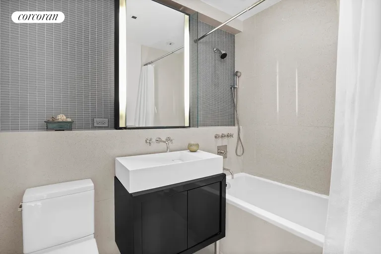 New York City Real Estate | View 300 East 23rd Street, 6F | Full Bathroom | View 5