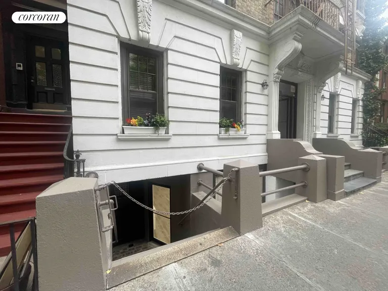 New York City Real Estate | View 128 West 13th Street, COMM | Entrance | View 7