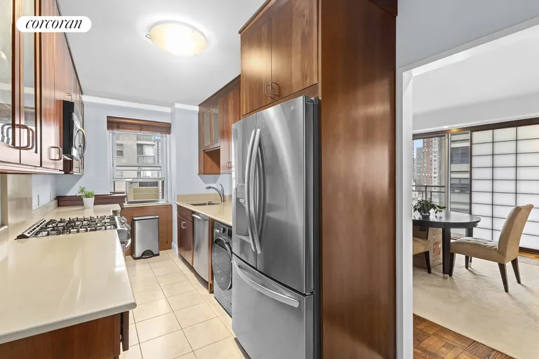 New York City Real Estate | View 150 East 69th Street, 18B | room 10 | View 11