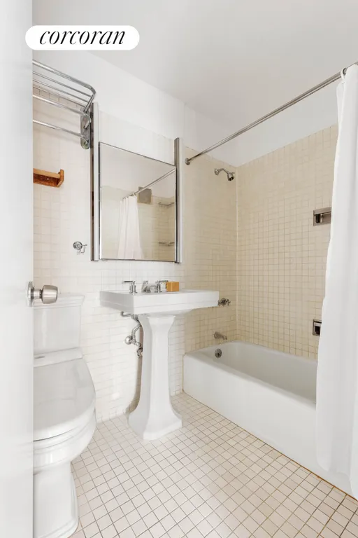 New York City Real Estate | View 2 Fifth Avenue, 14EF | Full Bathroom | View 12