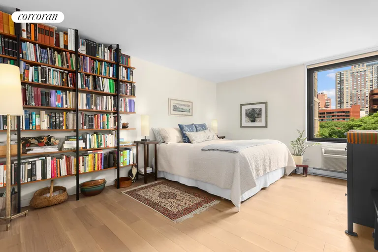 New York City Real Estate | View 1641 Third Avenue, 3H | room 4 | View 5