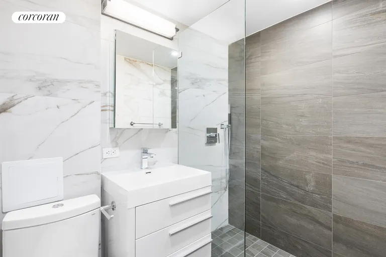 New York City Real Estate | View 25 Tudor City Place, 616 | Full Bathroom | View 3