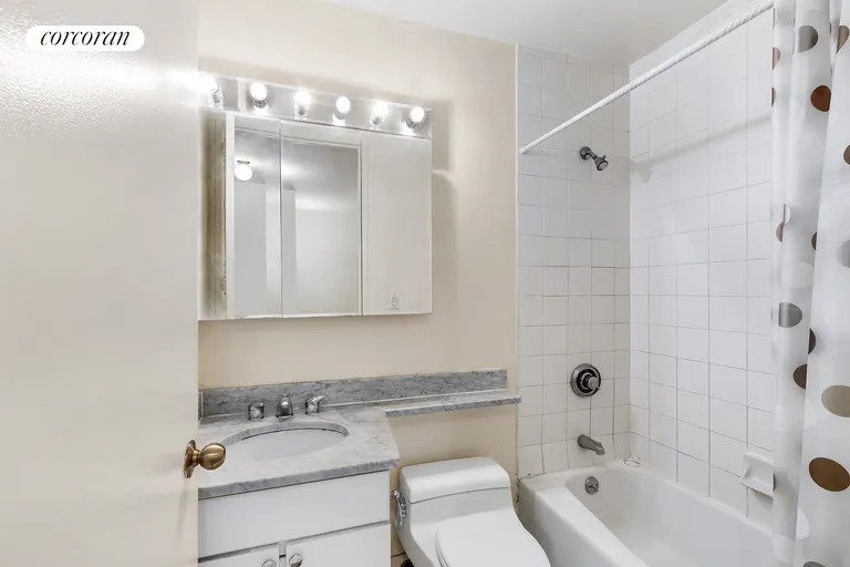New York City Real Estate | View 350 West 50th Street, 5N | Full Bathroom | View 4