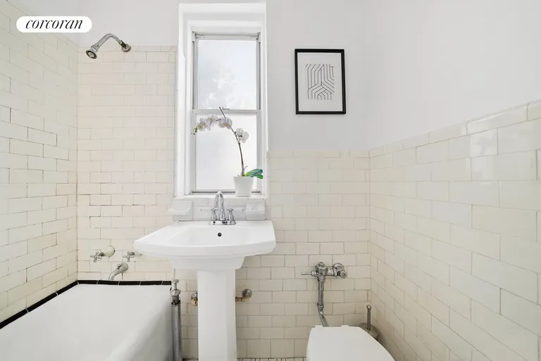New York City Real Estate | View 728 41st Street, 2F | Full Bathroom | View 4