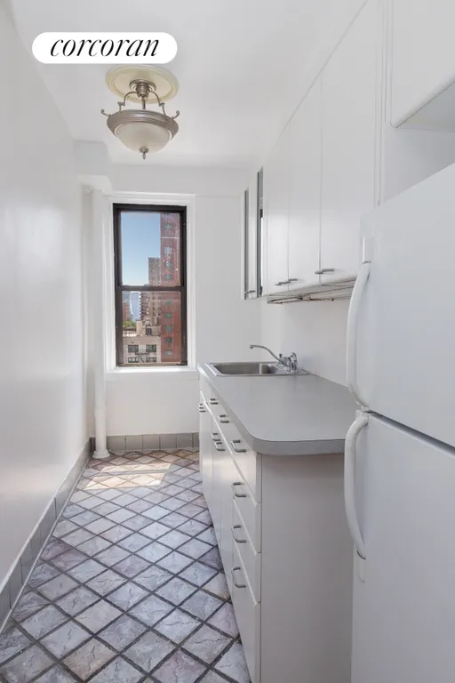 New York City Real Estate | View 140 East 28th Street, 10B | Kitchen | View 6