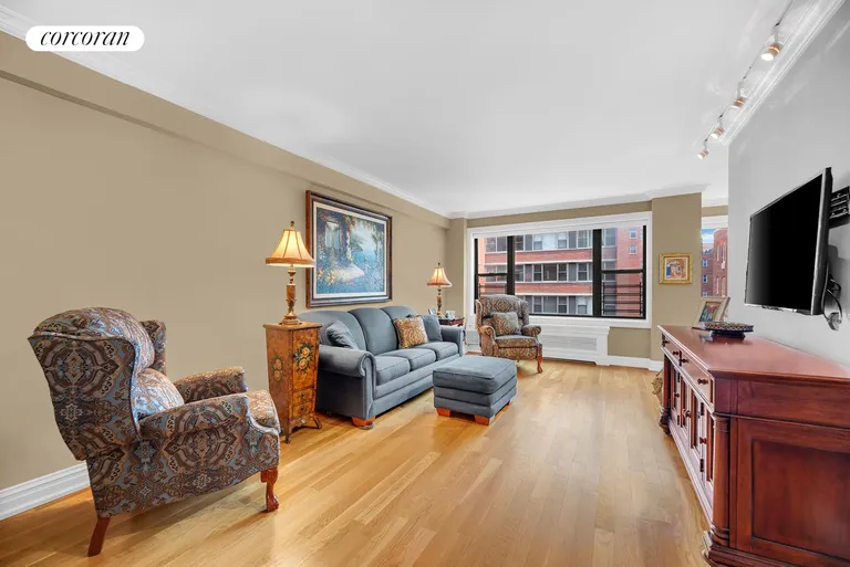 New York City Real Estate | View 55 East End Avenue, 11F | Living Room | View 2