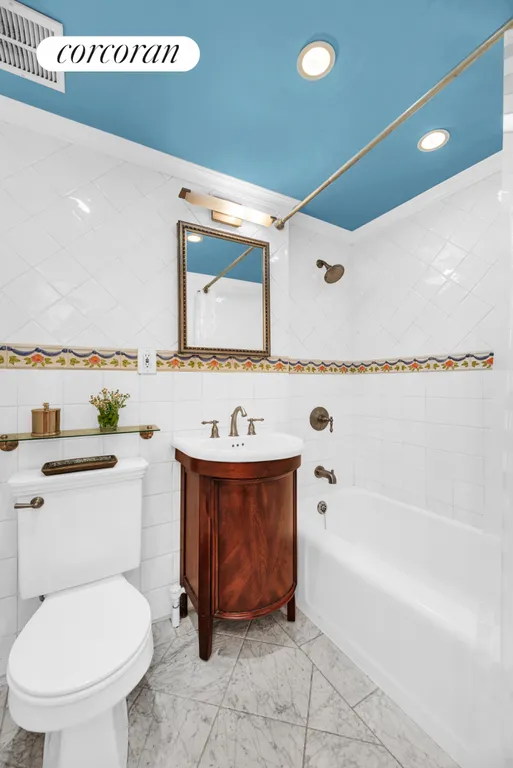 New York City Real Estate | View 55 East End Avenue, 11F | Full Bathroom | View 6
