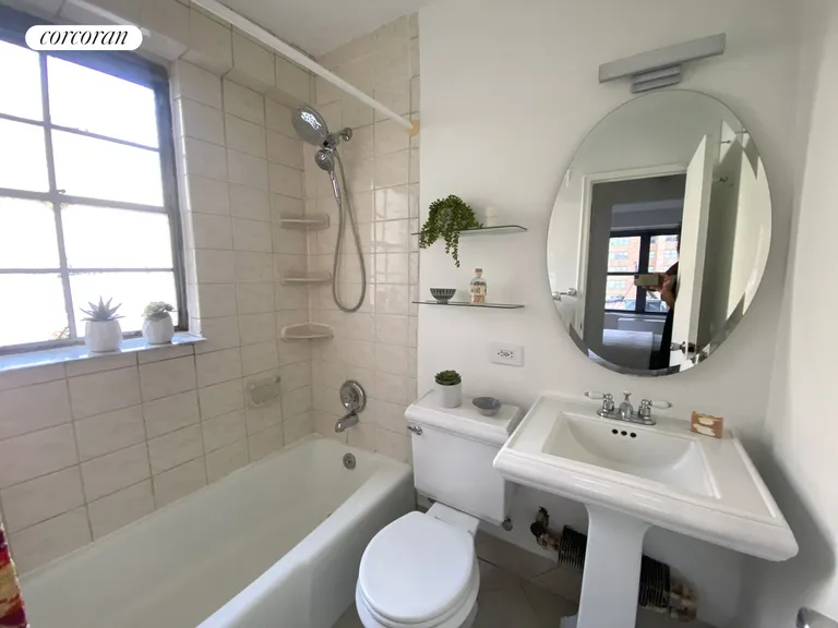 New York City Real Estate | View 132 East 35th Street, 7A | Full Bathroom | View 9