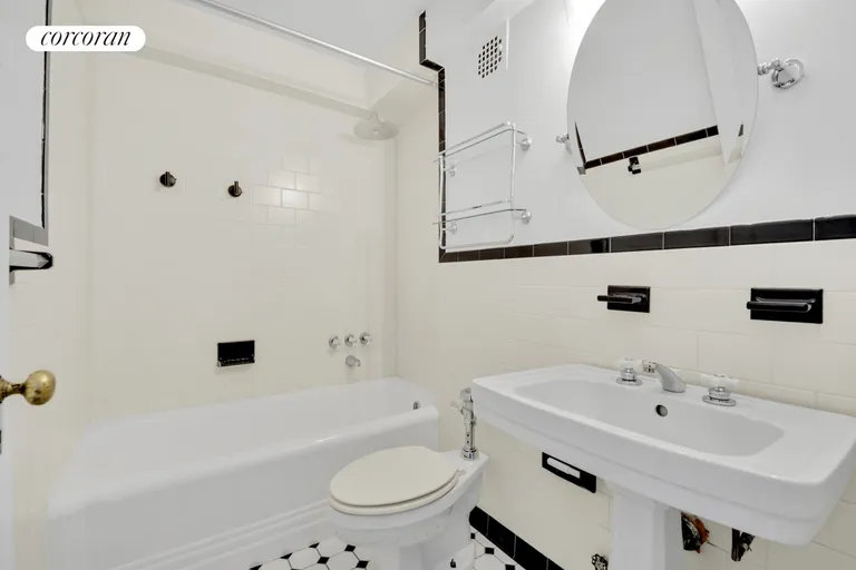New York City Real Estate | View 230 East 73rd Street, 5C | Full Bathroom | View 7