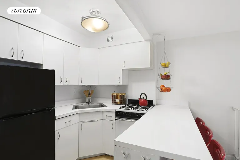 New York City Real Estate | View 211 Thompson Street, 2E | room 1 | View 2