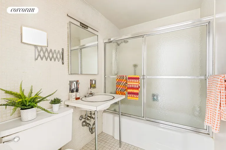 New York City Real Estate | View 37 West 12th Street, 11D | Full Bathroom | View 13