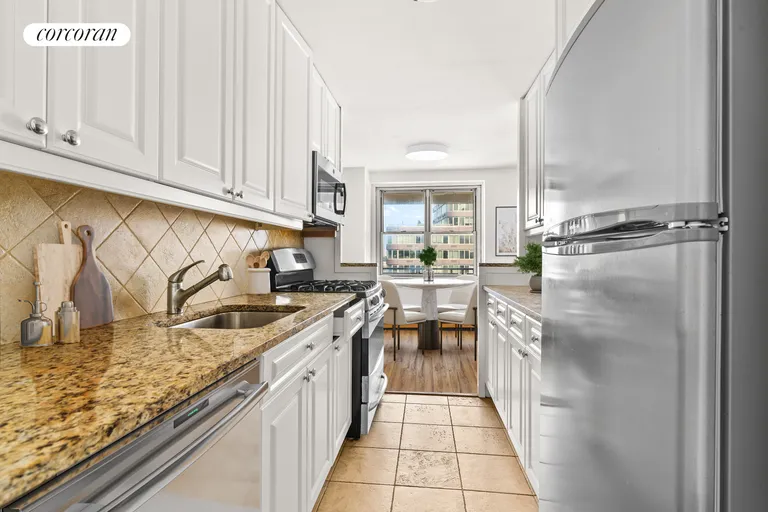 New York City Real Estate | View 303 West 66th Street, 19EW | room 13 | View 14