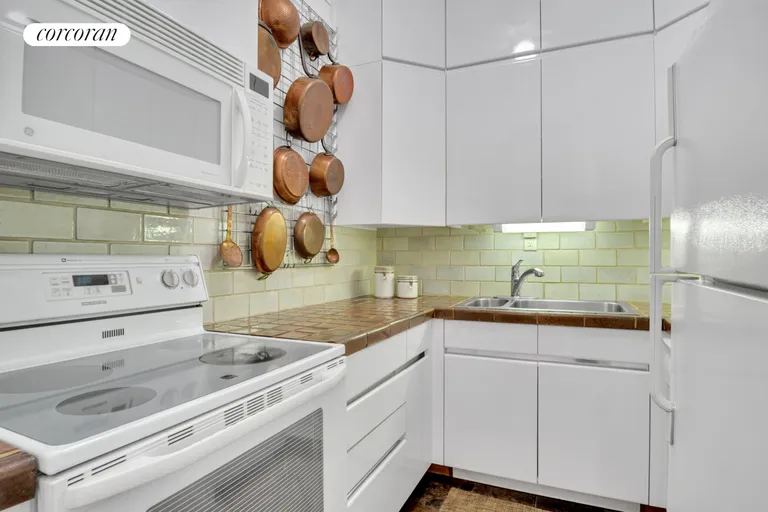 New York City Real Estate | View 28 OLD FULTON STREET, 6M | Kitchen | View 5