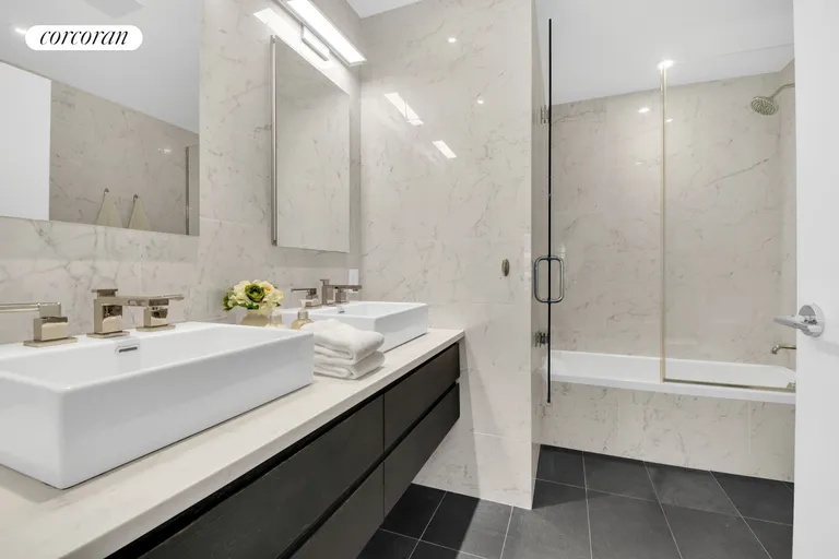 New York City Real Estate | View 200 East 62nd Street, 19A | Full Bathroom | View 10