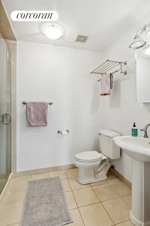 New York City Real Estate | View 52 Dean Street, 2B | Full Bathroom | View 8