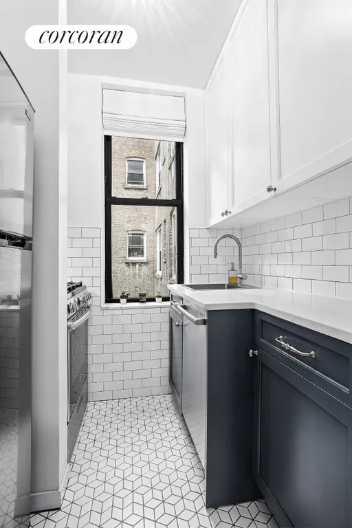 New York City Real Estate | View 306 West 100th Street, 65 | Kitchen | View 5