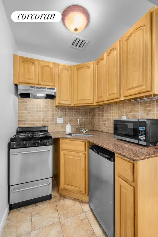 New York City Real Estate | View 236 East 28th Street, 5E | Kitchen | View 2