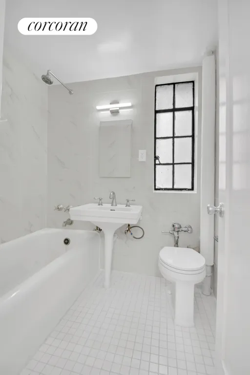 New York City Real Estate | View 333 East 43rd Street, 206 | Full Bathroom | View 4