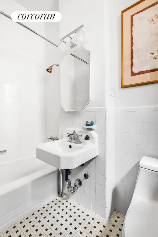 New York City Real Estate | View 615 West 113th Street, 42 | Windowed Bathroom | View 4