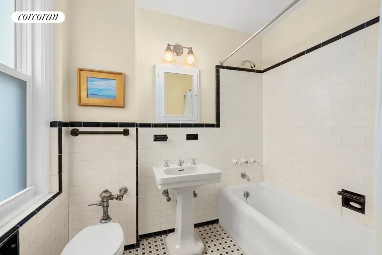 New York City Real Estate | View 21 East 90th Street, 11B | Primary Bathroom | View 7