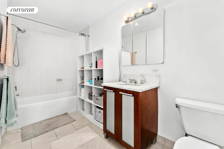 New York City Real Estate | View 121 East 23rd Street, 2A | Full Bathroom | View 5