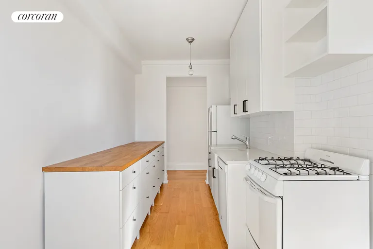 New York City Real Estate | View 172 West 79th Street, 15F | Kitchen | View 10