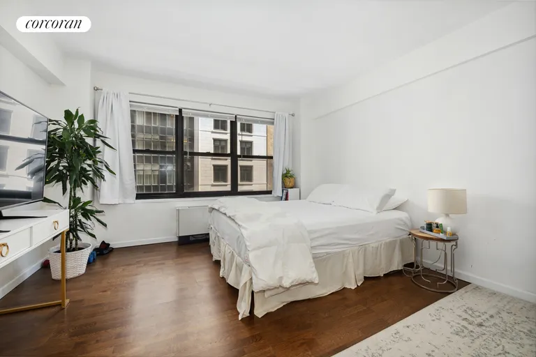 New York City Real Estate | View 140 East 56th Street, 7G | room 1 | View 2