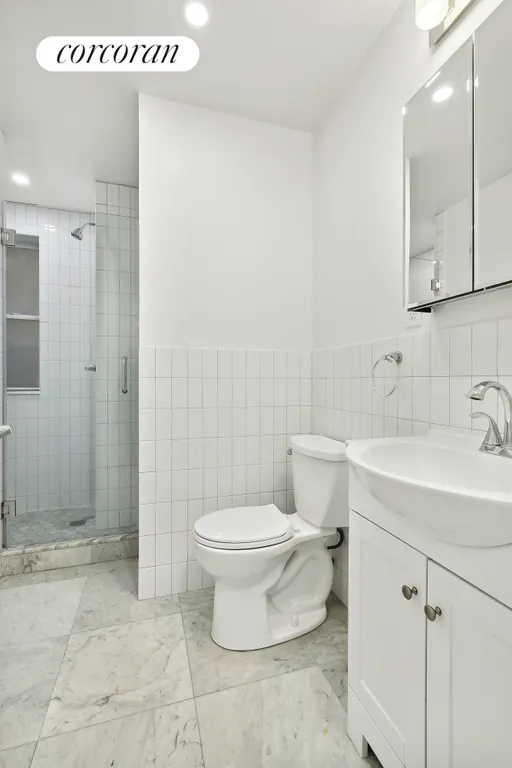 New York City Real Estate | View 3157 Broadway, 1 | Full Bathroom | View 5