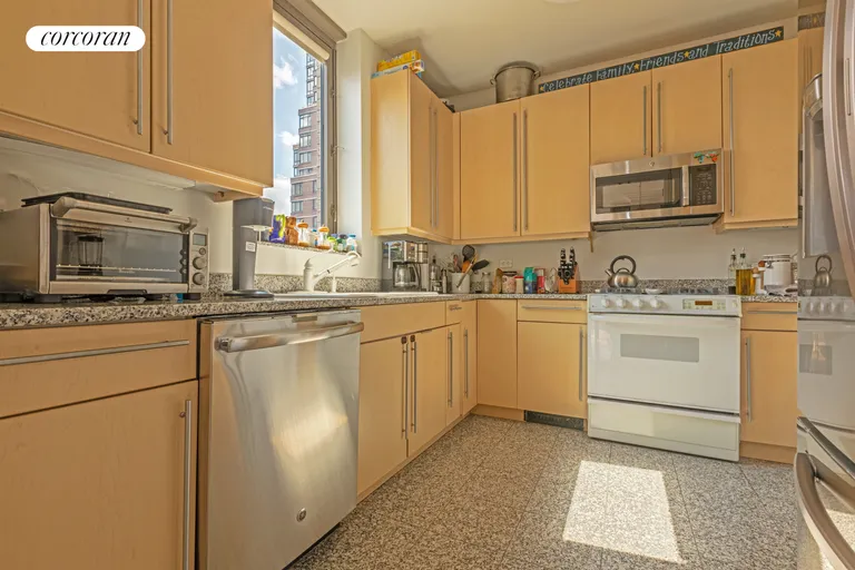 New York City Real Estate | View 2 Columbus Avenue, 31C | room 3 | View 4