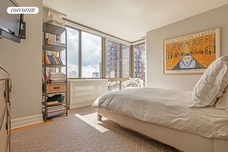 New York City Real Estate | View 2 Columbus Avenue, 31C | room 6 | View 7