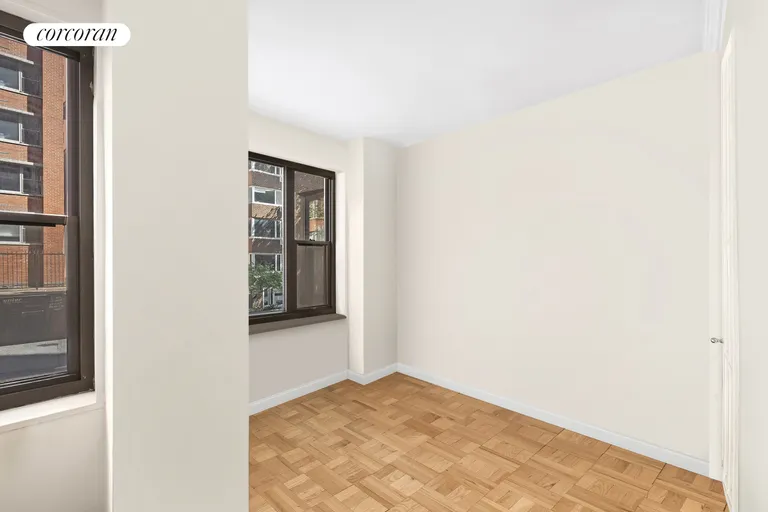 New York City Real Estate | View 55 East End Avenue, 2F | Dining Area | View 4