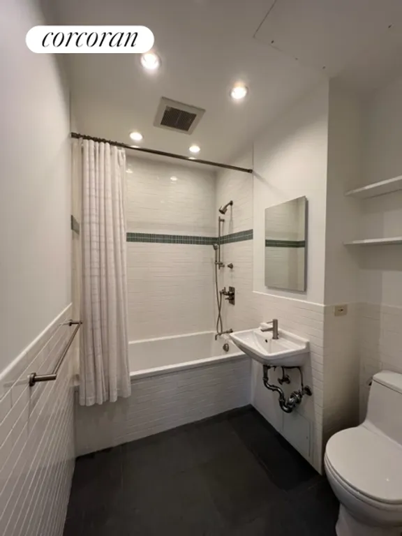 New York City Real Estate | View 542 Laguardia Place, PH5A | Full Bathroom | View 9